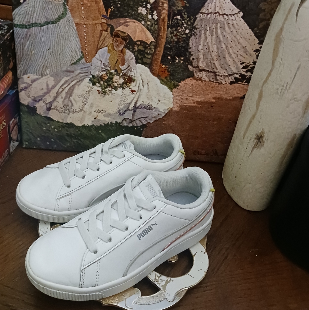 👟👟PUMA White Patent Leather Sneakers Size 13,Like New!!🏀A Fabulous  Gift !!🏓 - Picture 4 of 8
